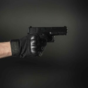 רישיון נשק, אדם מחזיק אקדח